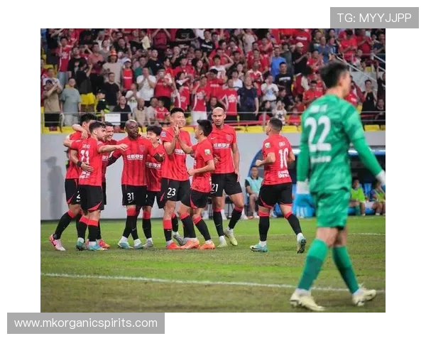 早报聚焦上海双雄最后一轮争冠剧情再现足球城再起波澜风云激荡全城